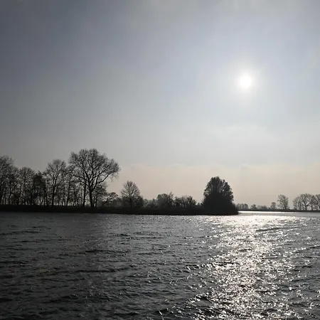 - Hausboot 1