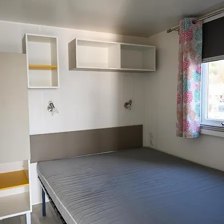 - Hausboot 1 Nyaraló