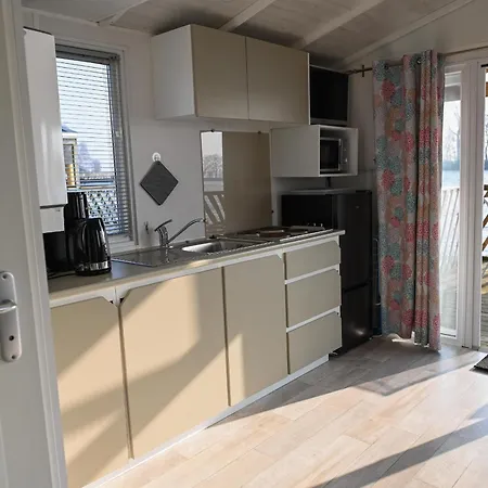 - Hausboot 1 * Suderstapel