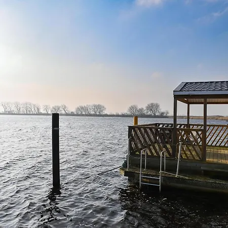 - Hausboot 1 *