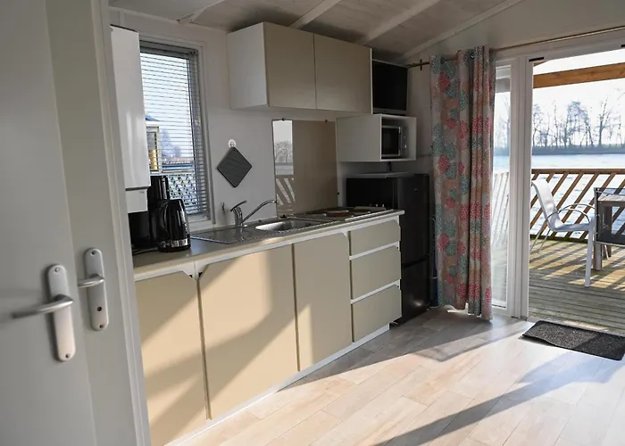 - Hausboot 1 * Suderstapel